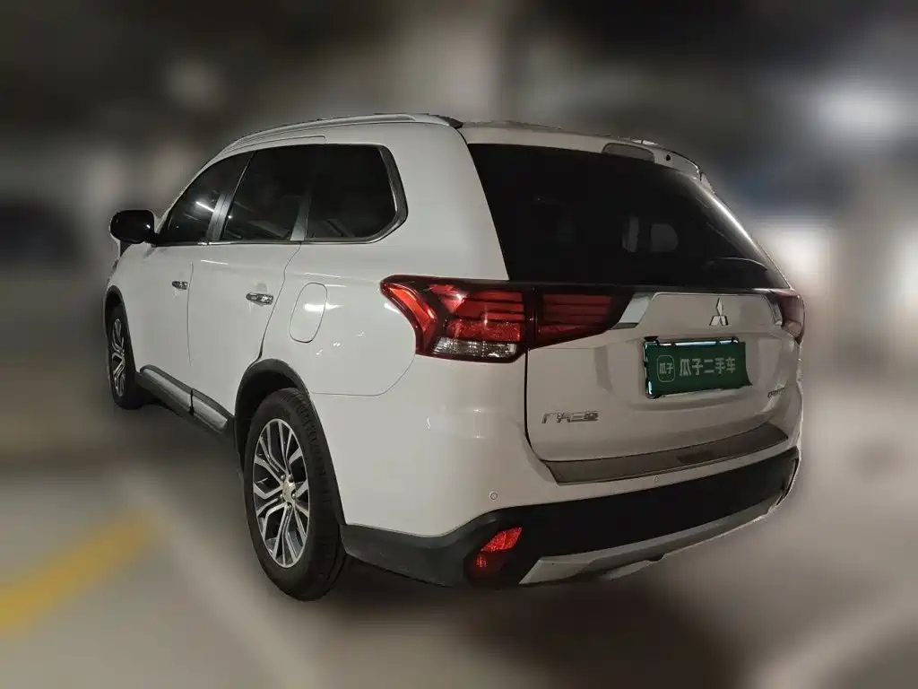 Mitsubishi Outlander — миниатюра 6