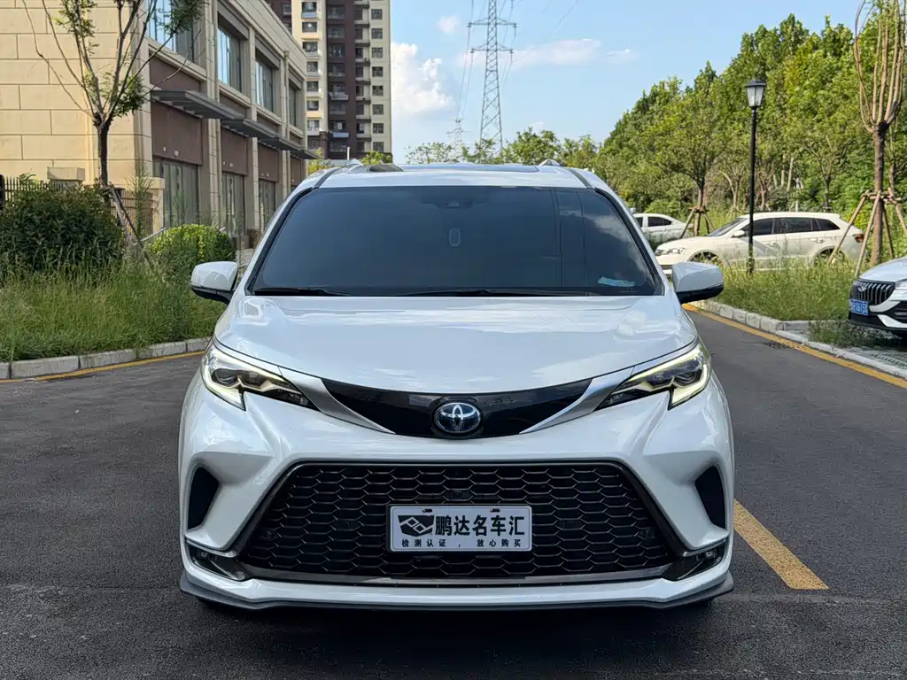 Toyota Granvia — миниатюра 2
