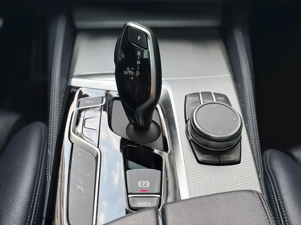 BMW 5 Series (Import) — миниатюра 15