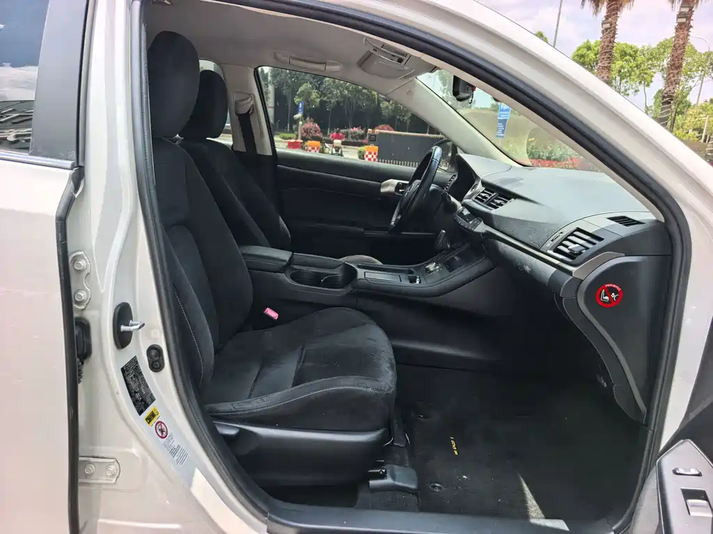 Lexus CT — миниатюра 15