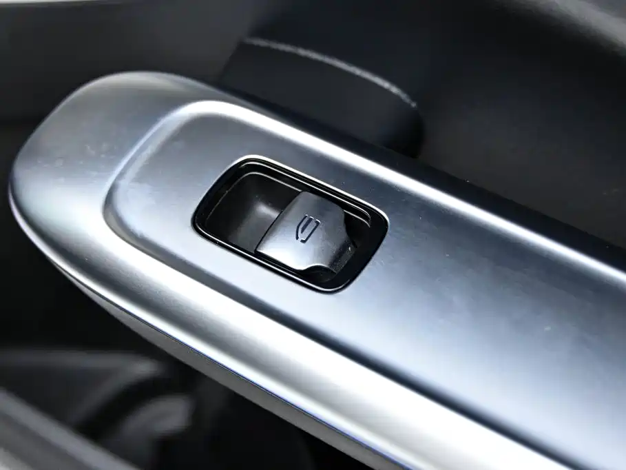 Mercedes-Benz C-Class — миниатюра 32