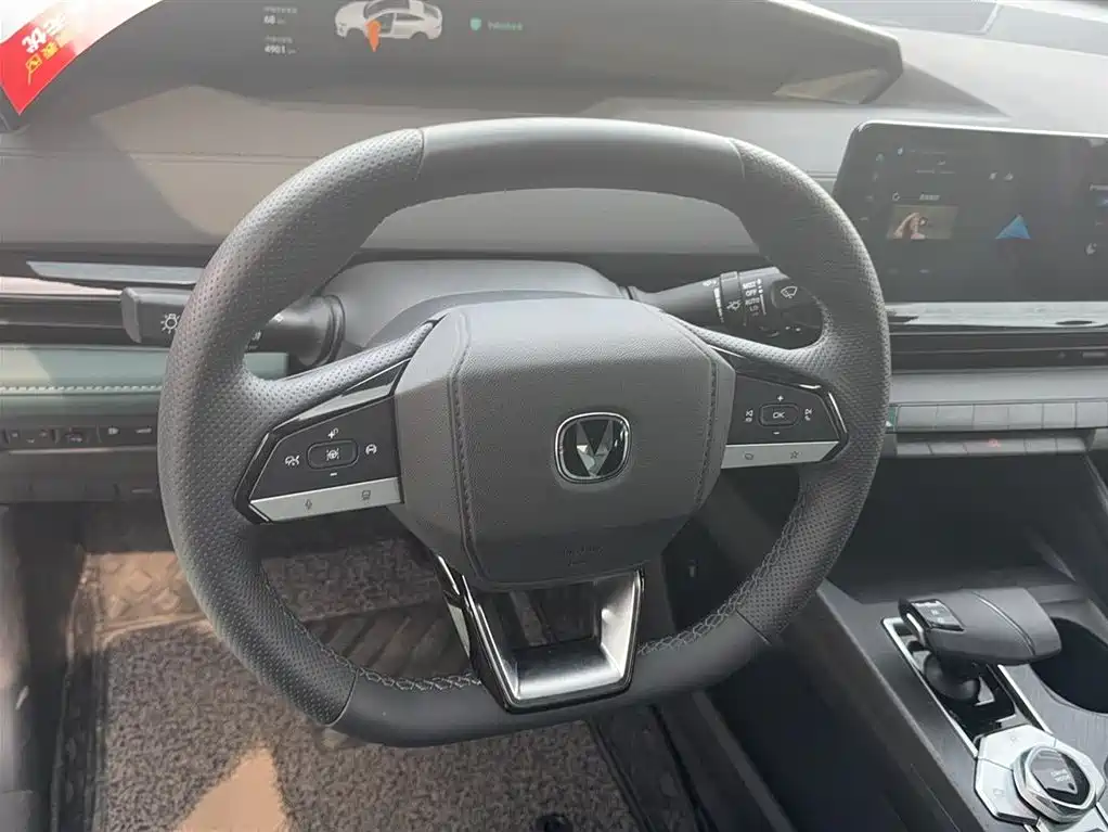 CHANGAN  UNI V SMART IDD