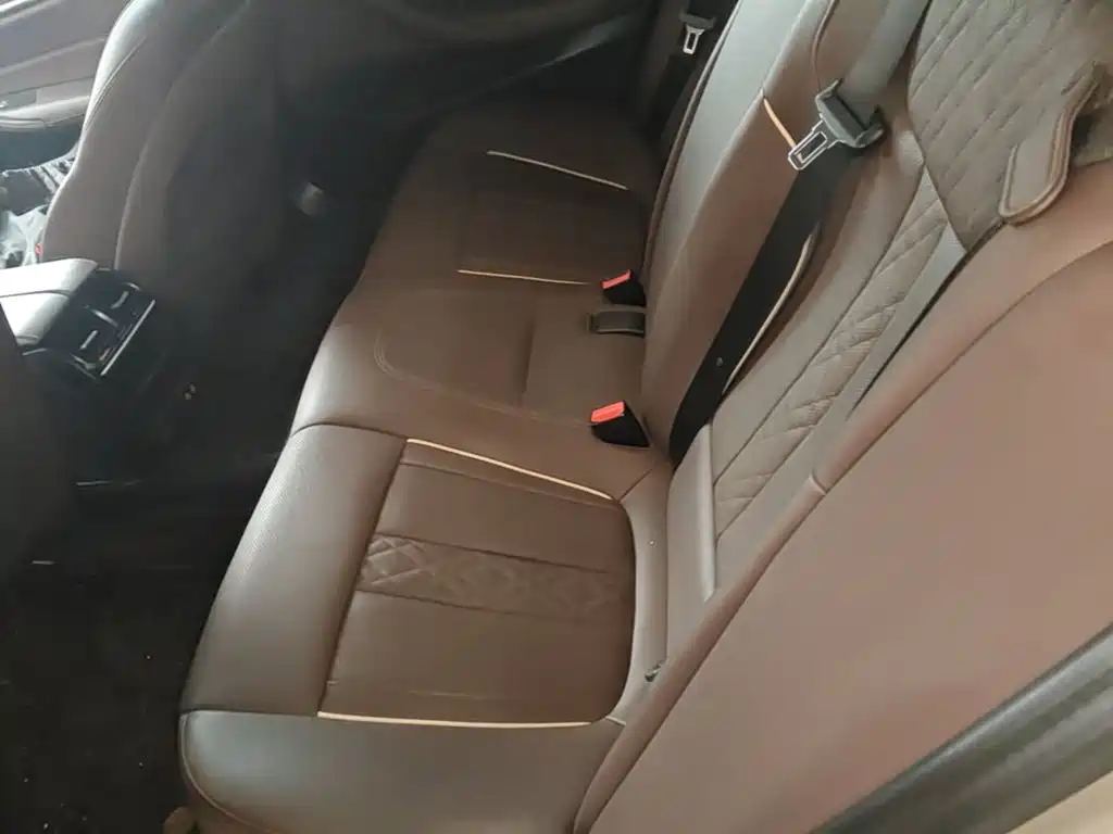 BMW 5 Series — миниатюра 17