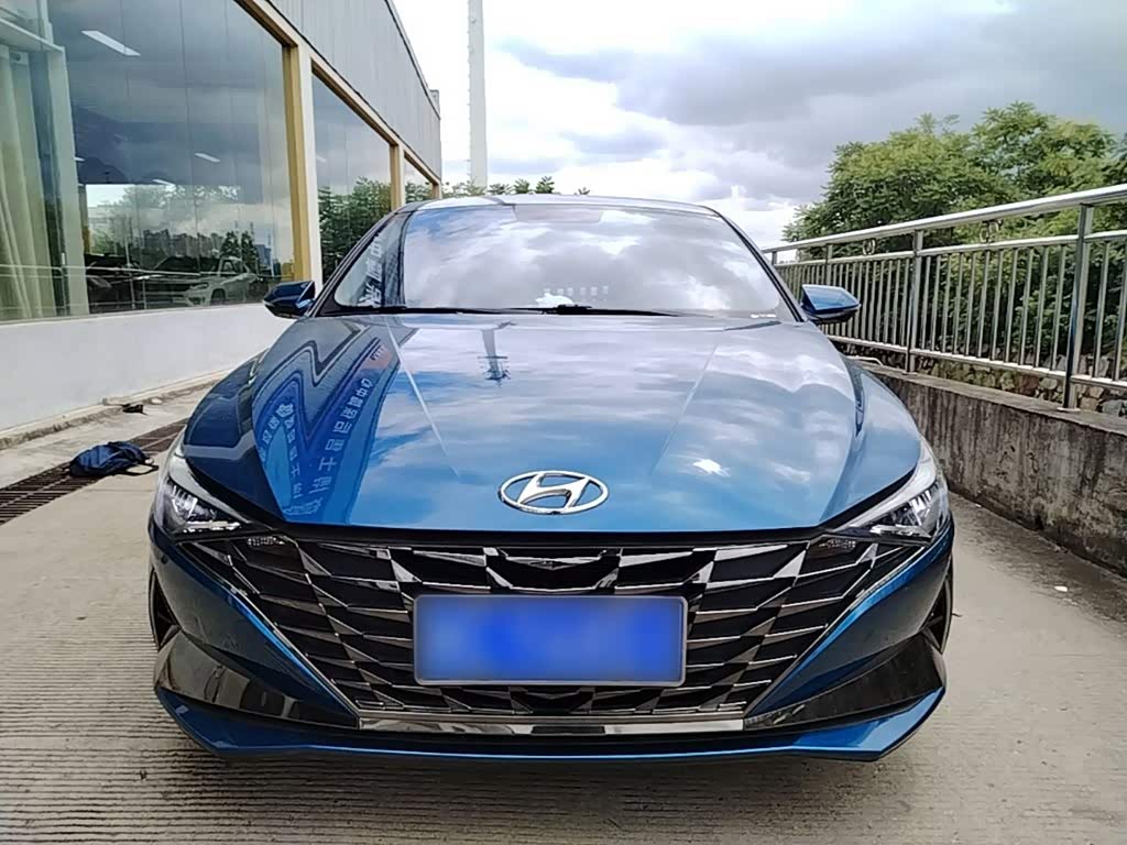 Hyundai Elantra 1.5 л 2022 г. Голубой, пробег 18900 км
