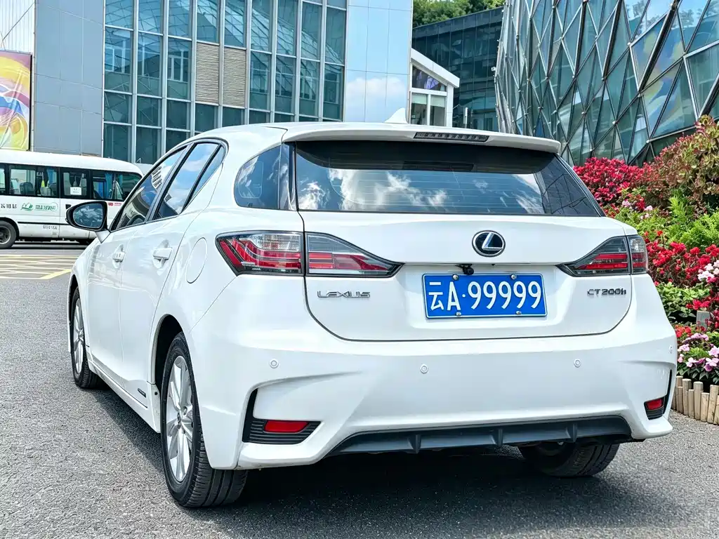 Lexus CT — миниатюра 8