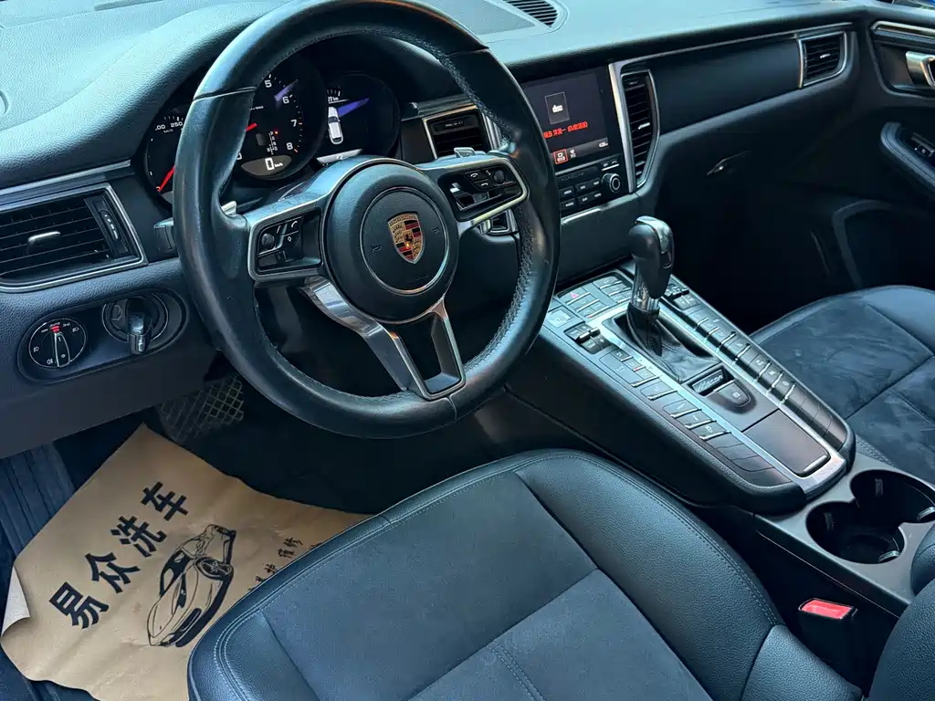 Porsche Macan — миниатюра 13