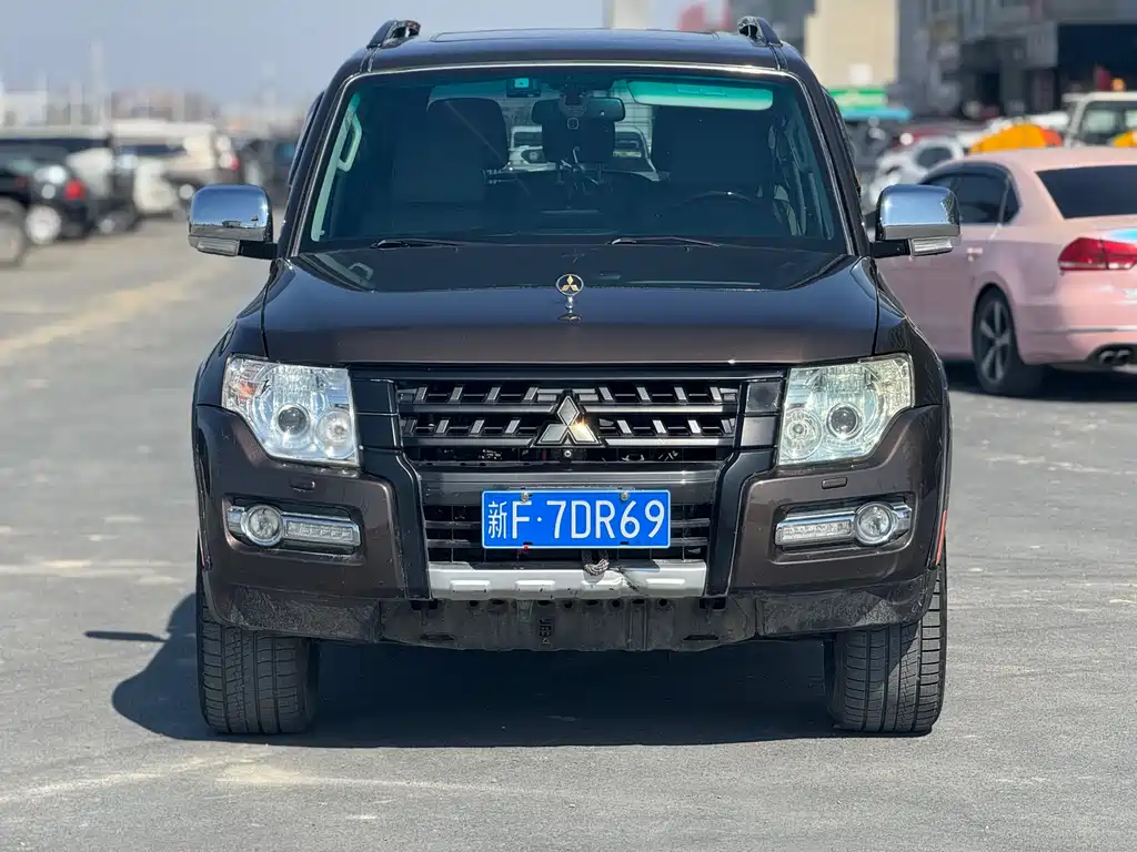 Mitsubishi Pajero (Import) 2018