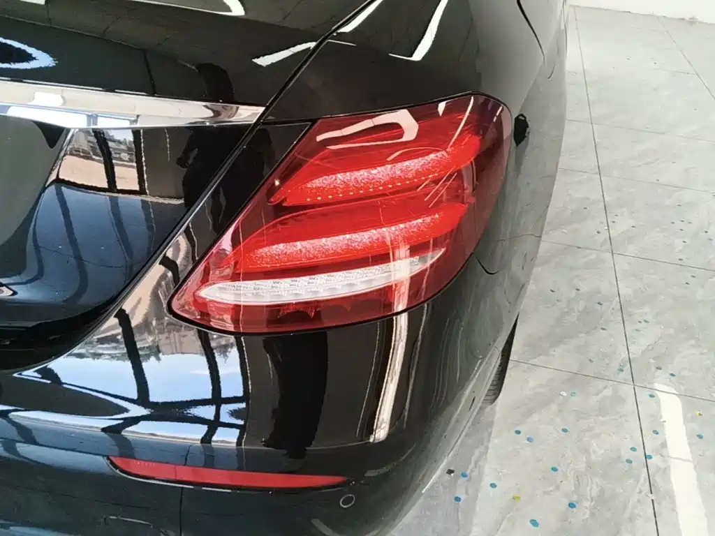 Mercedes-Benz E-Class — миниатюра 8