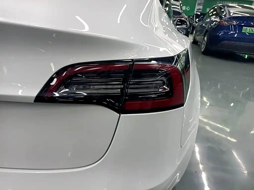 Tesla Model 3 — миниатюра 8