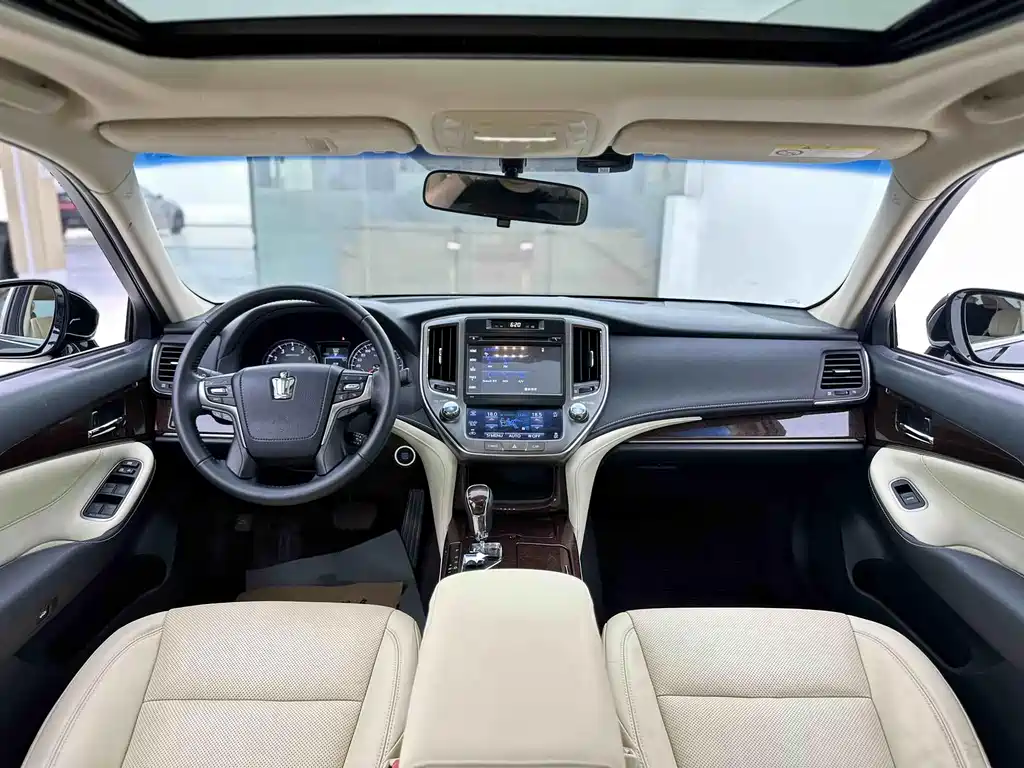 Toyota Crown — миниатюра 8