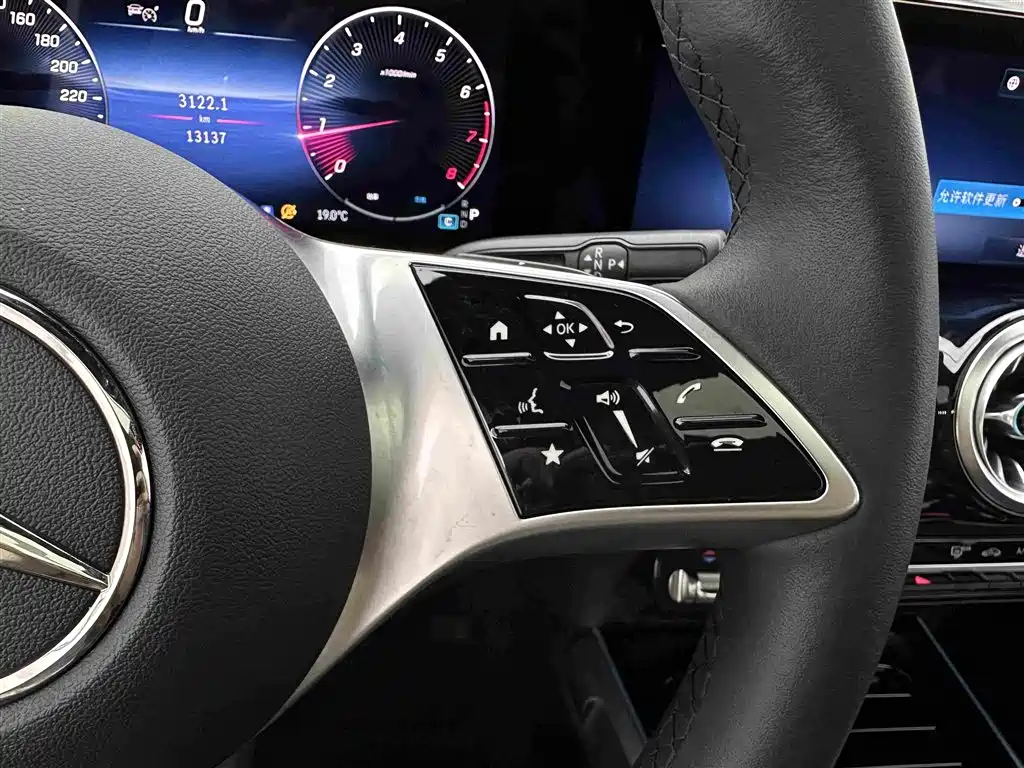 Mercedes-Benz GLB — миниатюра 25