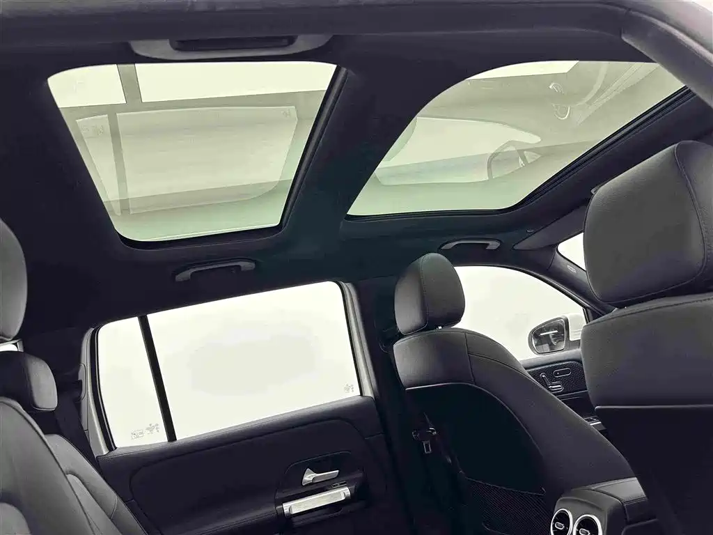 Mercedes-Benz GLB — миниатюра 22