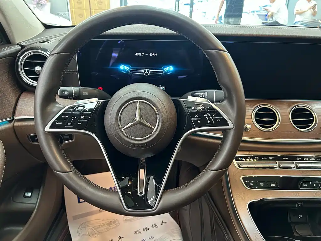 Mercedes-Benz E-Class — миниатюра 14