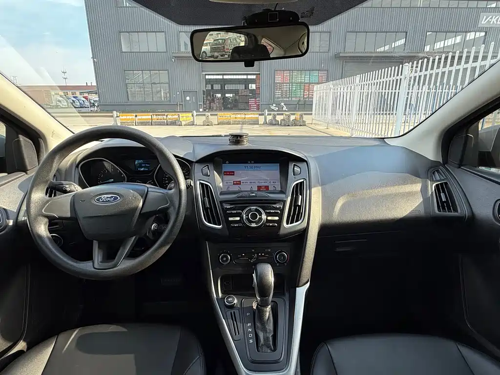 Ford Focus - фото 9