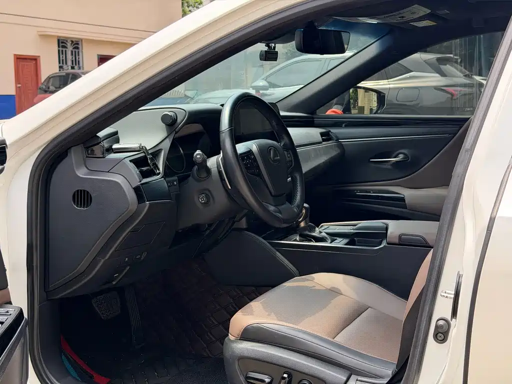 Lexus ES — миниатюра 5