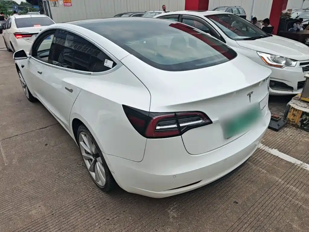 Tesla Model 3 — миниатюра 5