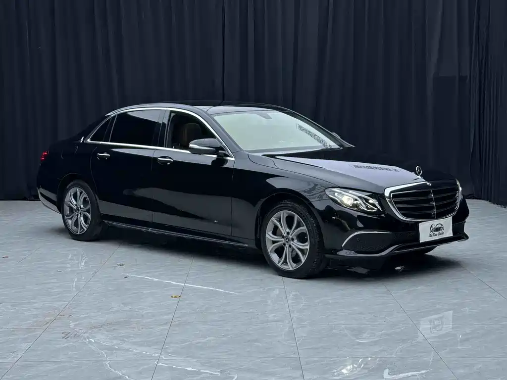 Mercedes-Benz E-Class — миниатюра 7