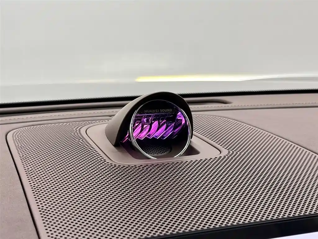 AITO ASK THE WORLD M9