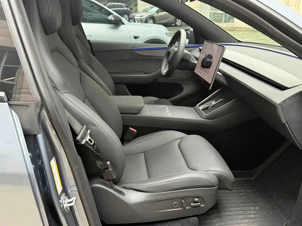 Tesla Model Y L — миниатюра 14
