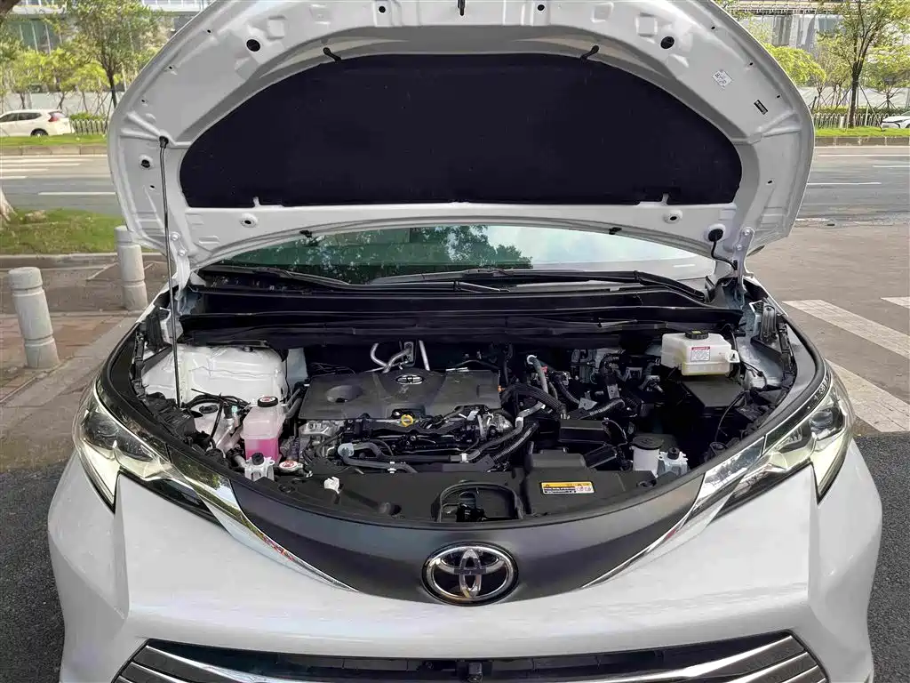 Toyota Sienna — миниатюра 33