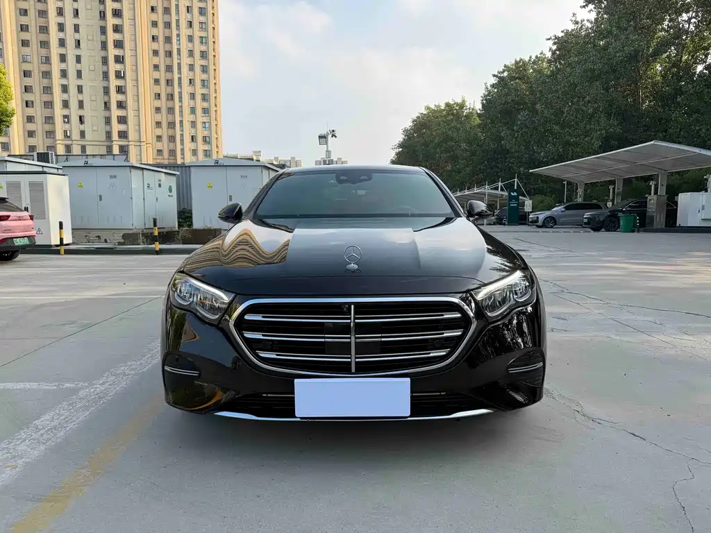 Mercedes-Benz E-Class — миниатюра 2