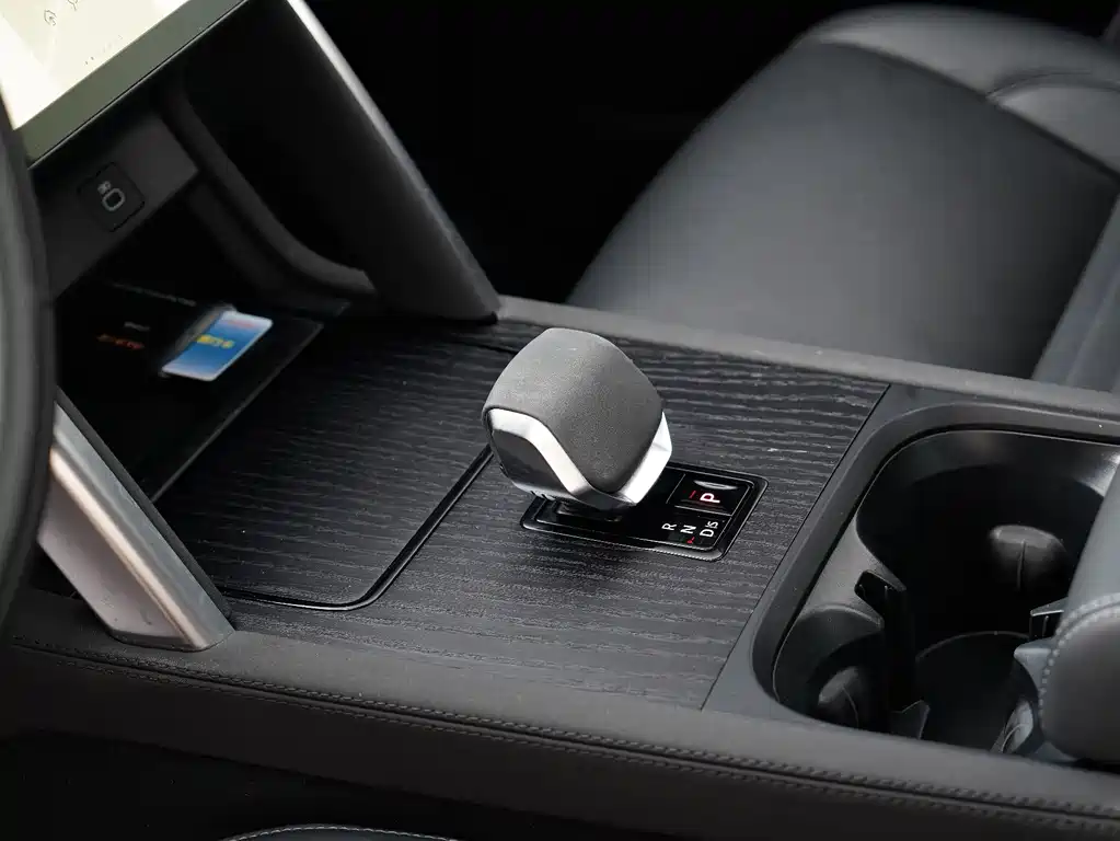 LAND ROVER DISCOVER SPORTS