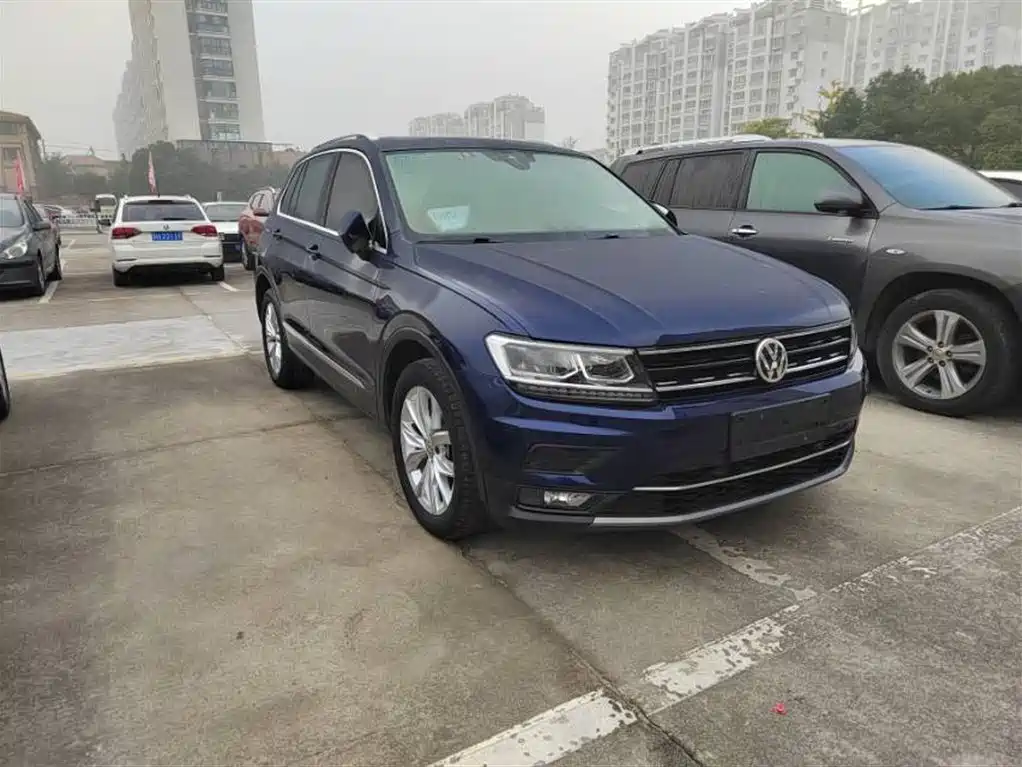 VOLKSWAGEN TIGUAN