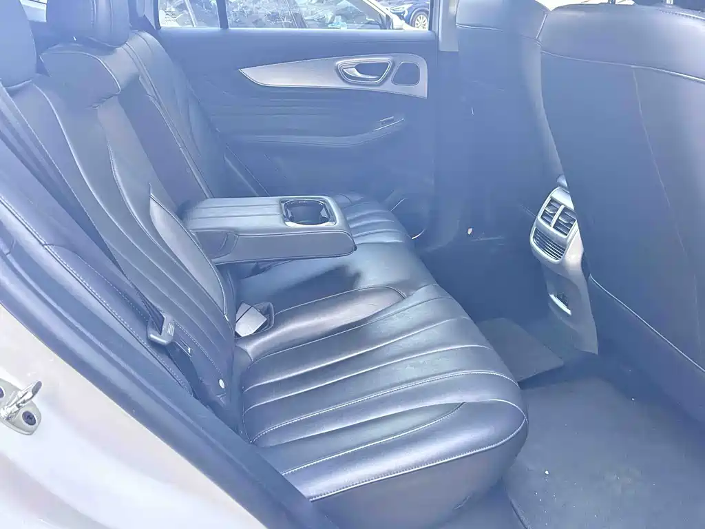 Roewe RX5 MAX — миниатюра 10
