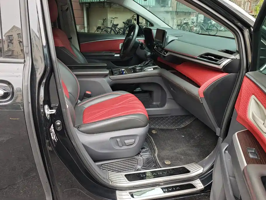 Toyota Granvia — миниатюра 8
