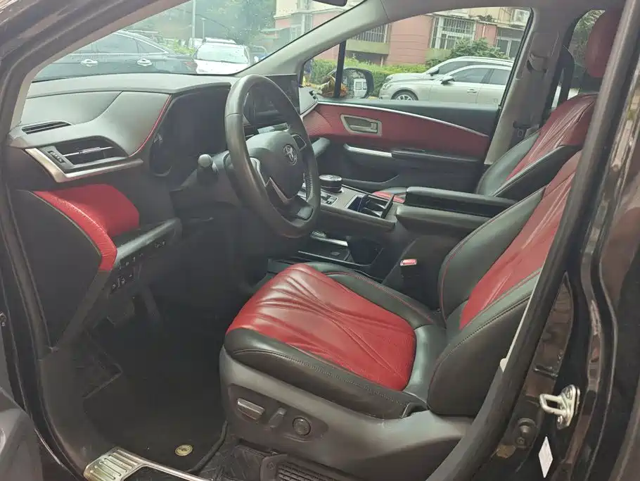 Toyota Granvia — миниатюра 9