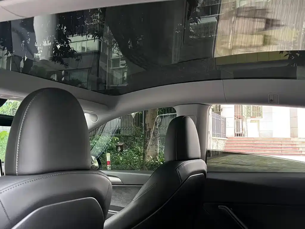 Tesla Model Y — миниатюра 14