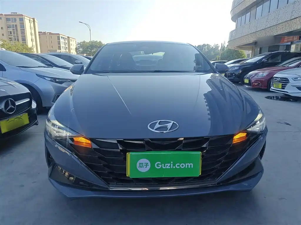 HYUNDAI ELANTRA