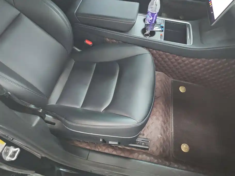 Tesla Model 3 — миниатюра 8