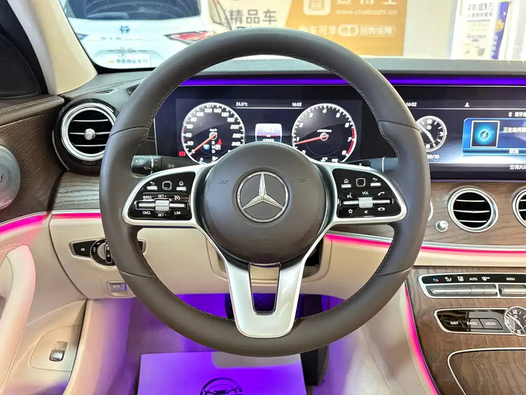 Mercedes-Benz E-Class — миниатюра 16