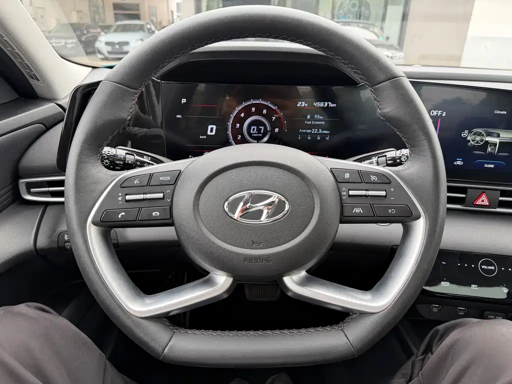 Hyundai Elantra — миниатюра 11