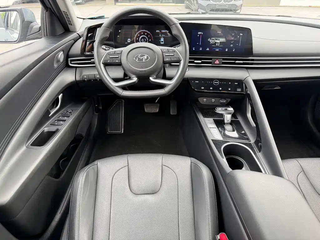 Hyundai Elantra — миниатюра 21