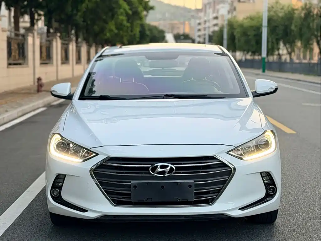 Hyundai Elantra — миниатюра 2