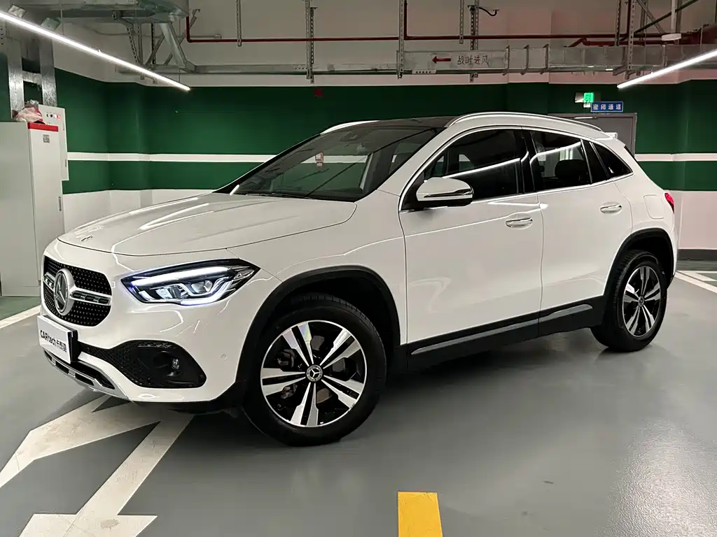 MERCEDES-BENZ GLA