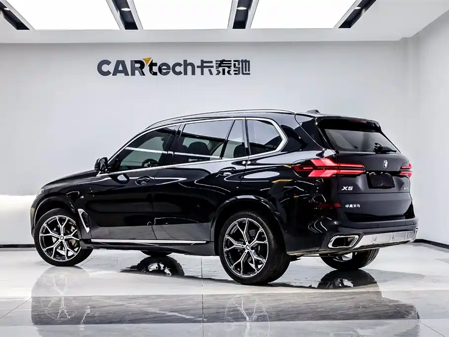 BMW X5 2023 xDrive 30Li Premium M Sport