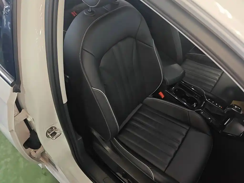 Volkswagen 帕萨特插电混动 — миниатюра 25
