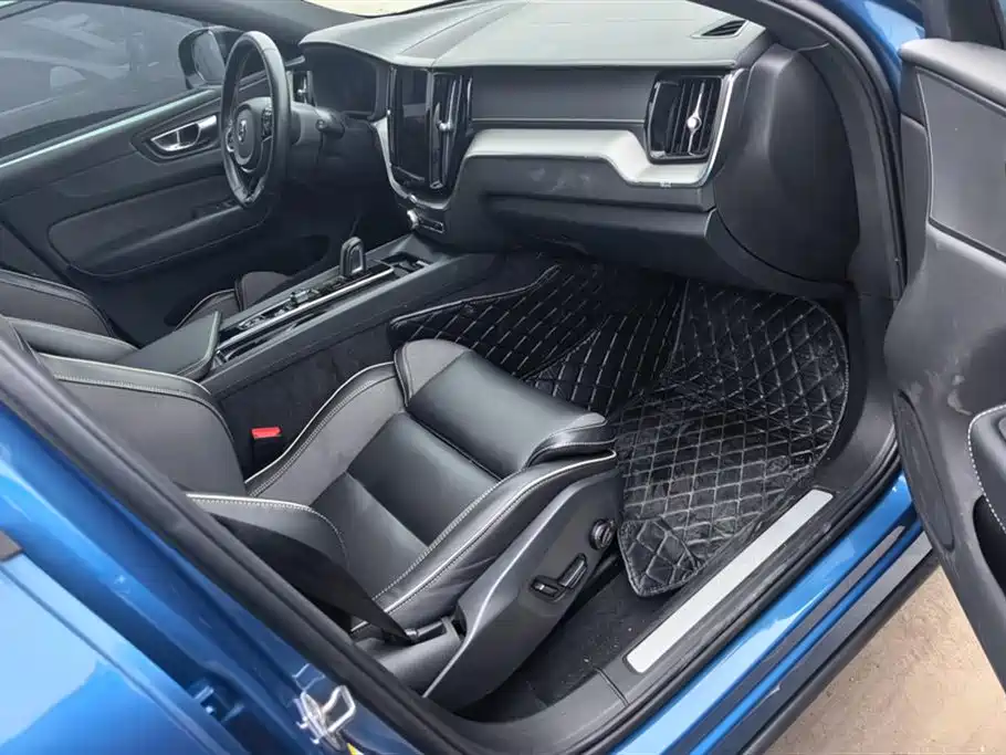 VOLVO XC60 PLUG IN HYBRID