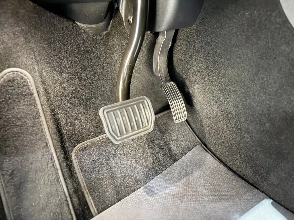 Tesla Model Y — миниатюра 15