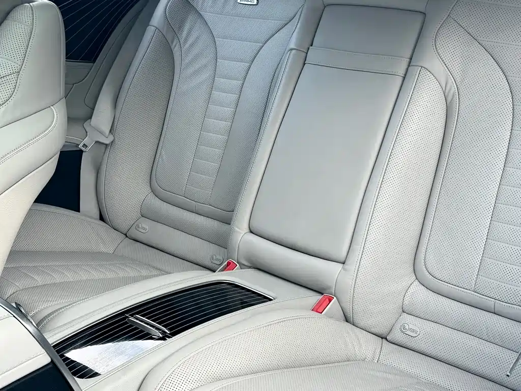 Mercedes-Benz S-Class — миниатюра 13