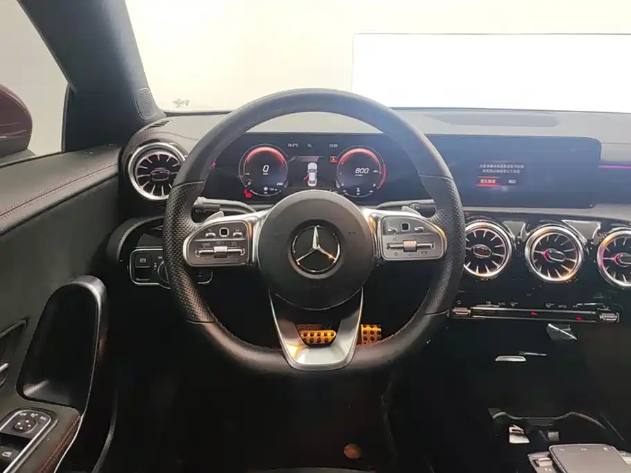 MERCEDES-BENZ CLA