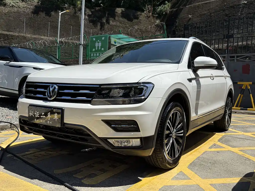 Volkswagen Tiguan L L 2020 330TSI AT Comfort VI