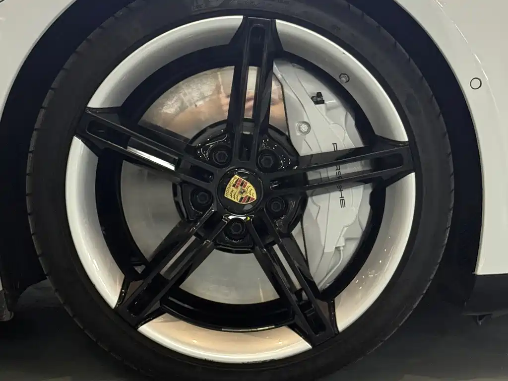 Porsche Taycan — миниатюра 17