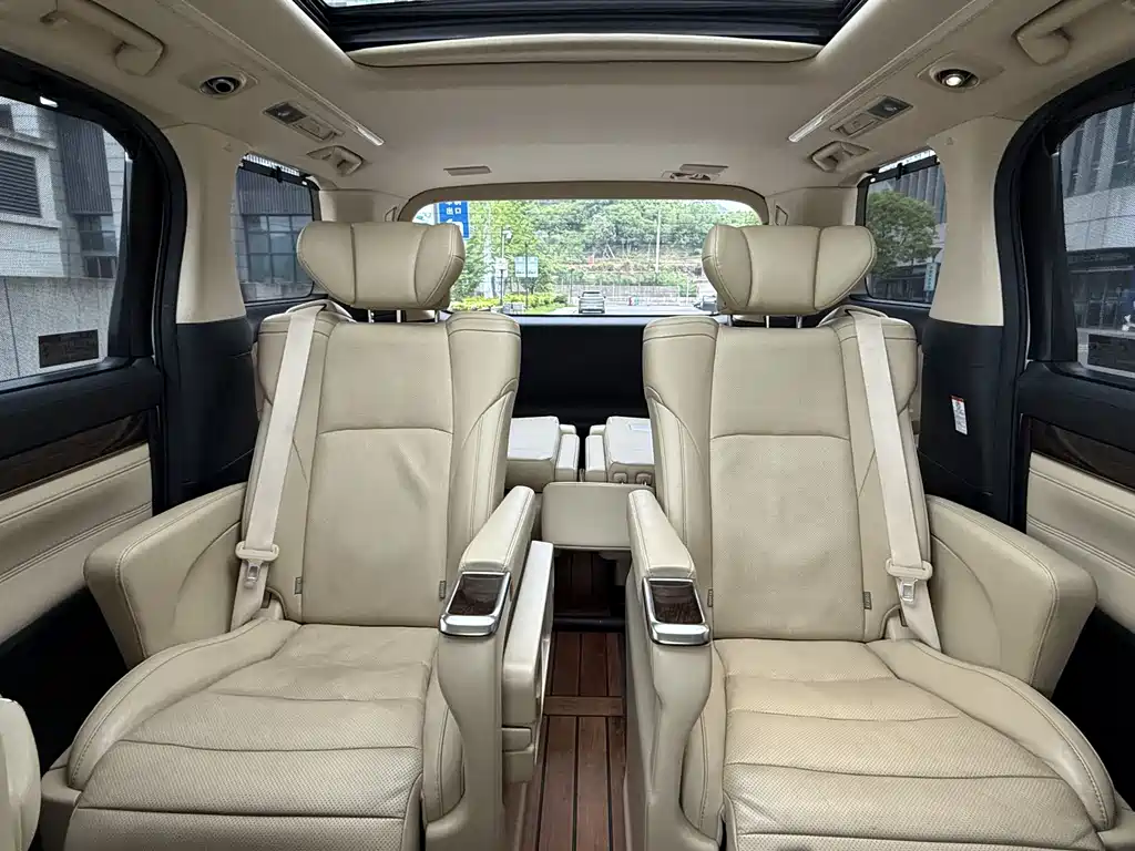 Toyota Alphard - фото 15