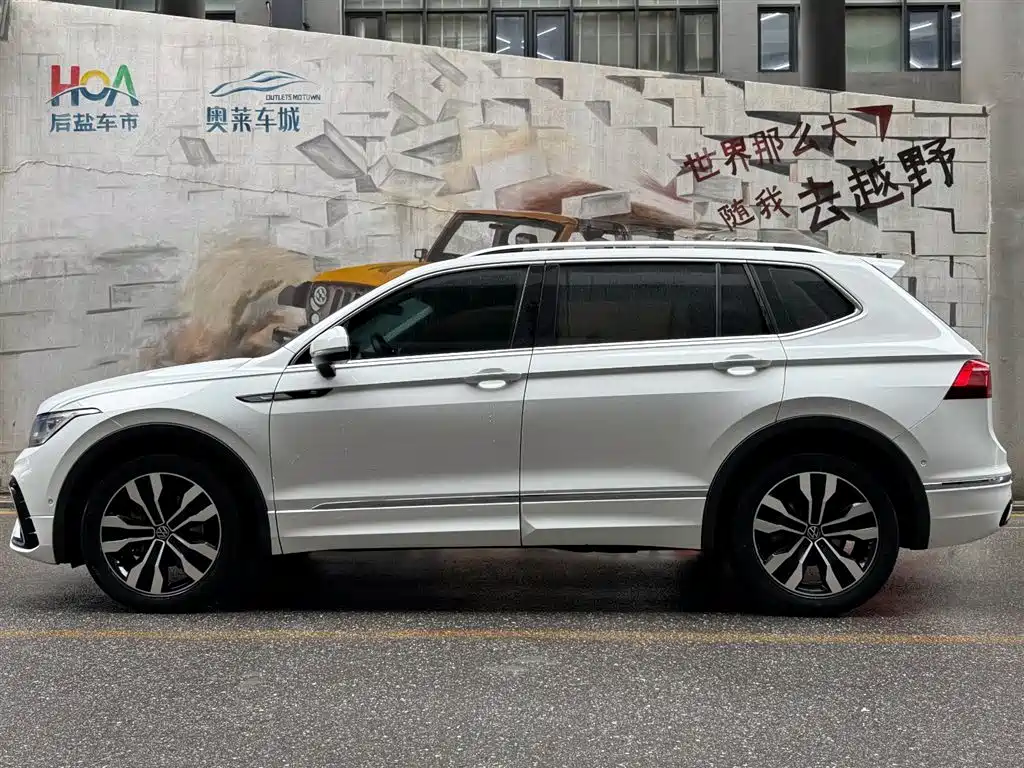 Volkswagen Tiguan L L 2023 380TSI AT R-Line 7 мест