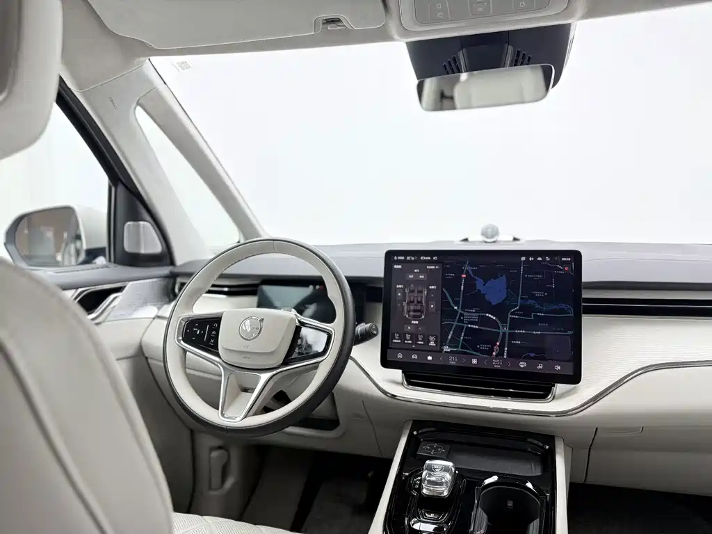 Volvo EM90 — миниатюра 16