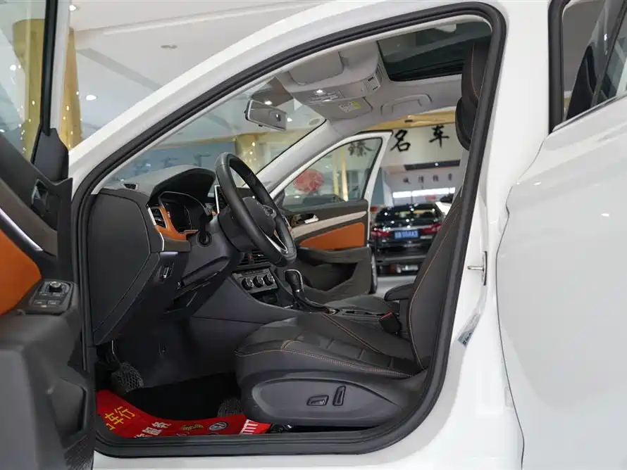 VOLKSWAGEN BORA